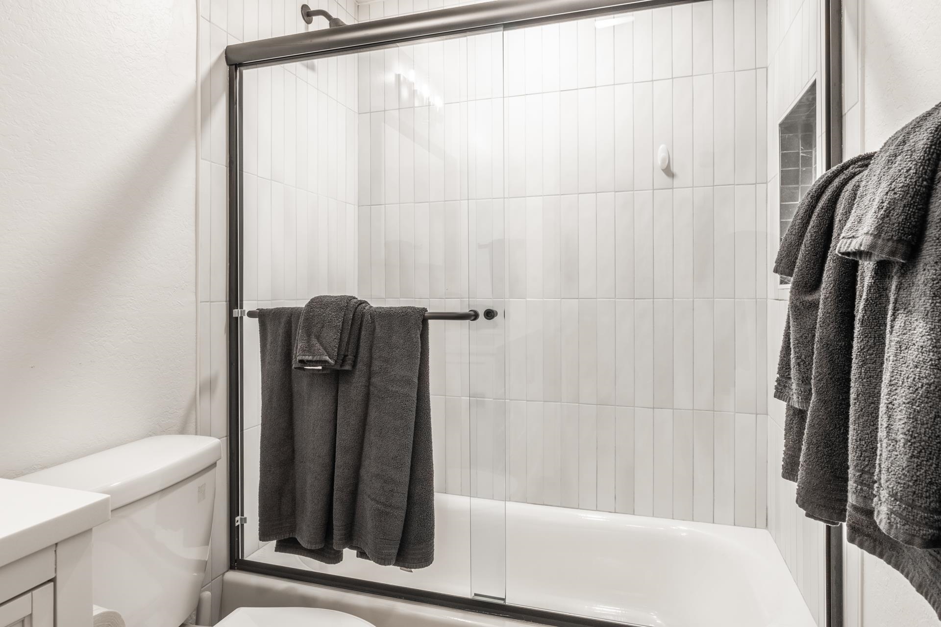 2289 Sierra Nevada Rd F-16