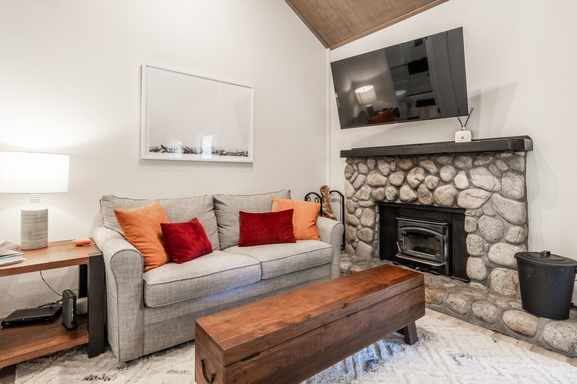 2289 Sierra Nevada Rd F-16