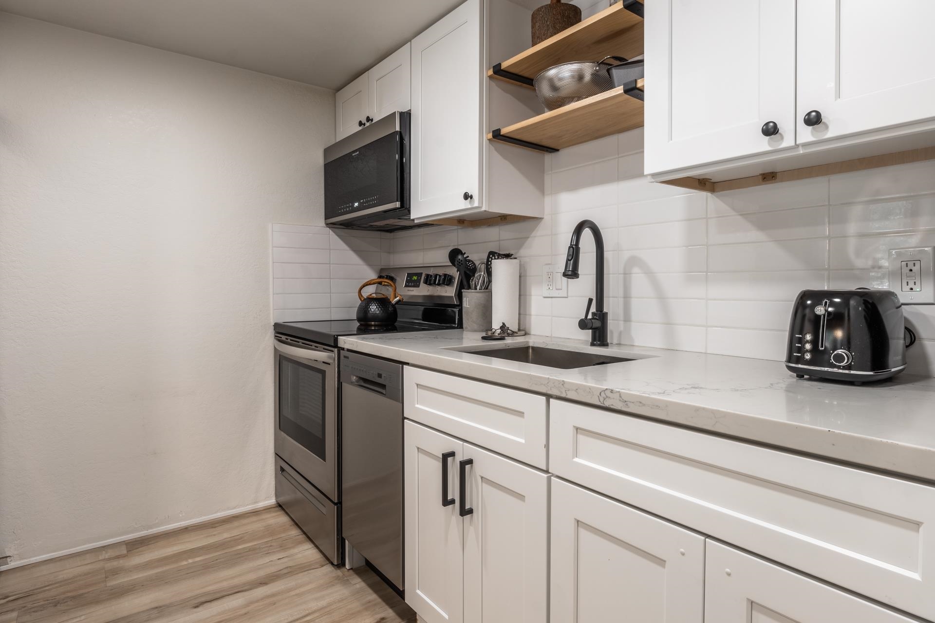 2289 Sierra Nevada Rd F-16