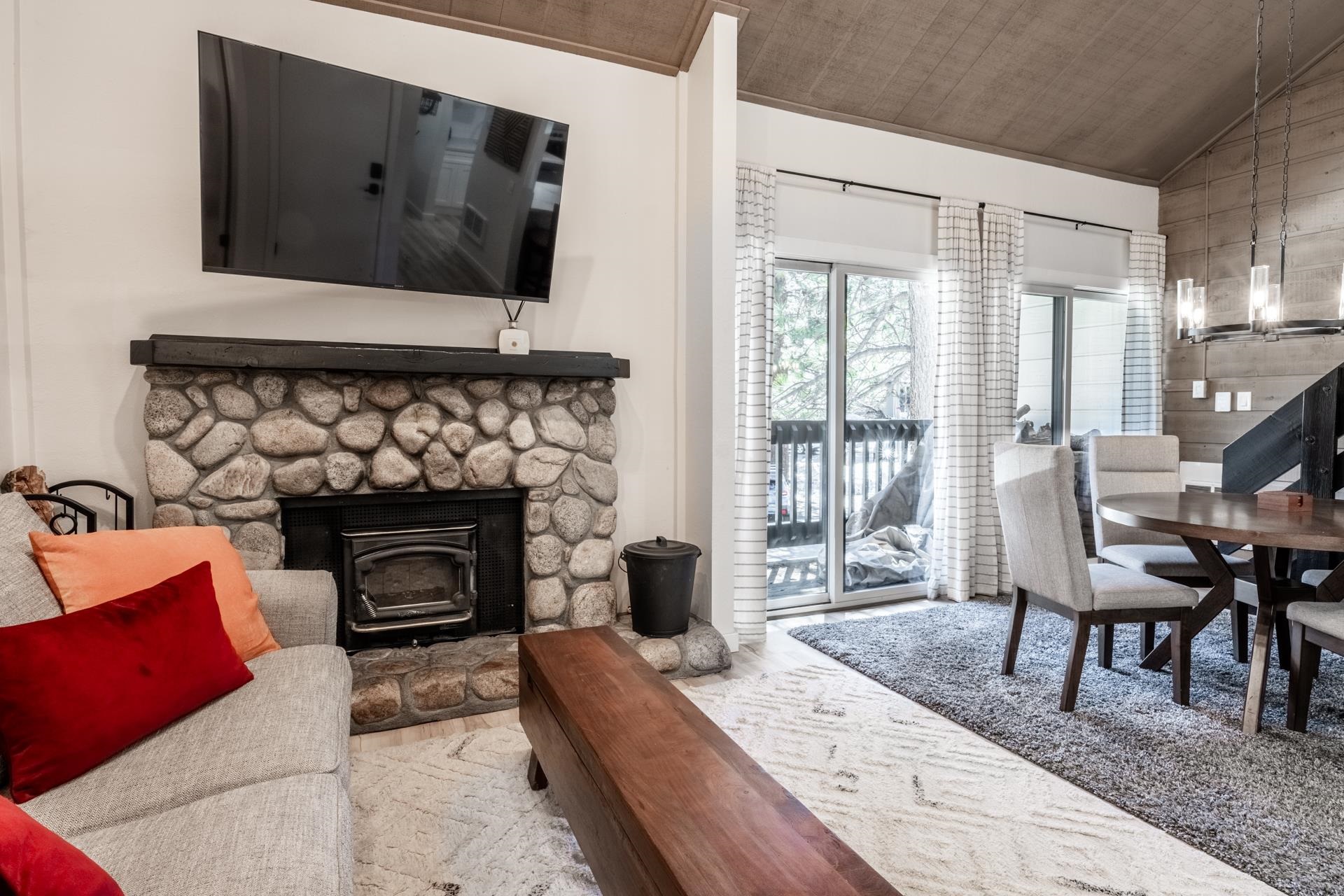 2289 Sierra Nevada Rd F-16