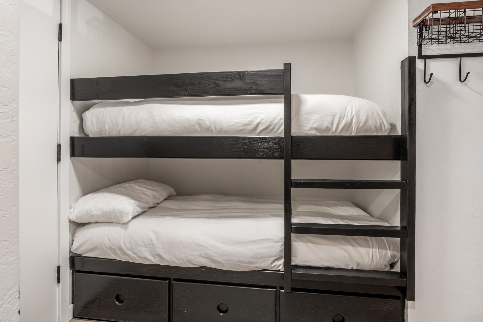 2289 Sierra Nevada Rd F-16