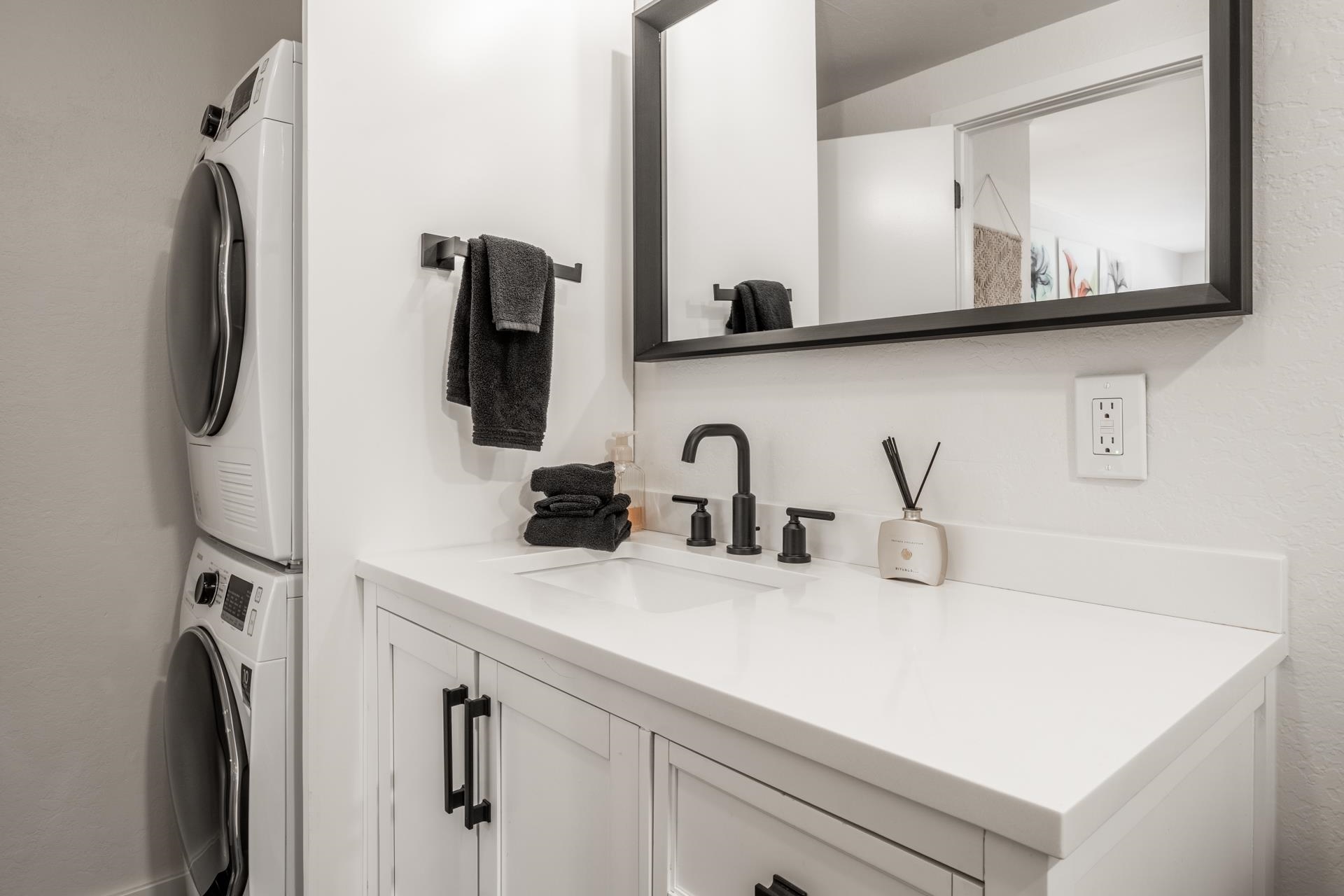 2289 Sierra Nevada Rd F-16