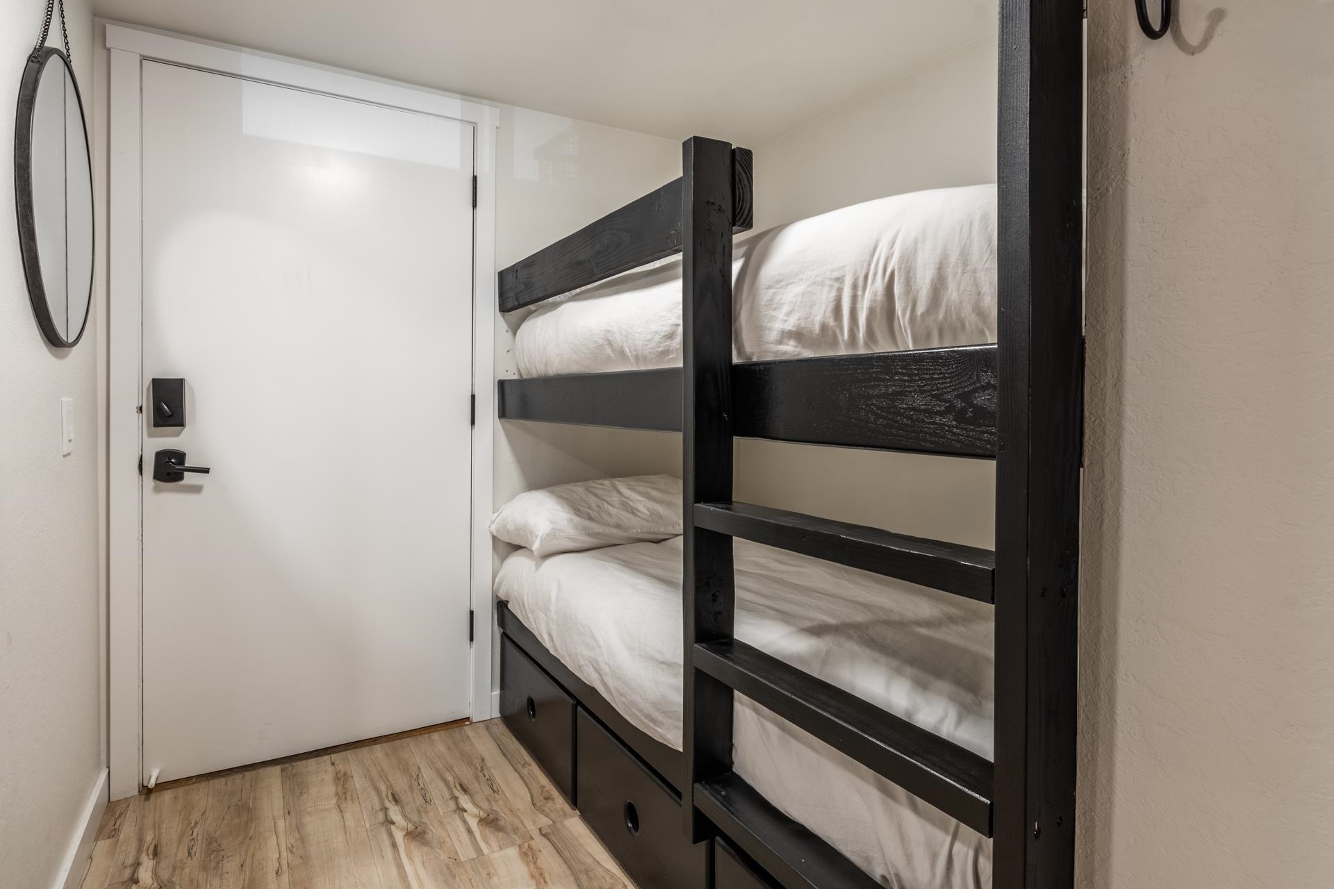 2289 Sierra Nevada Rd F-16