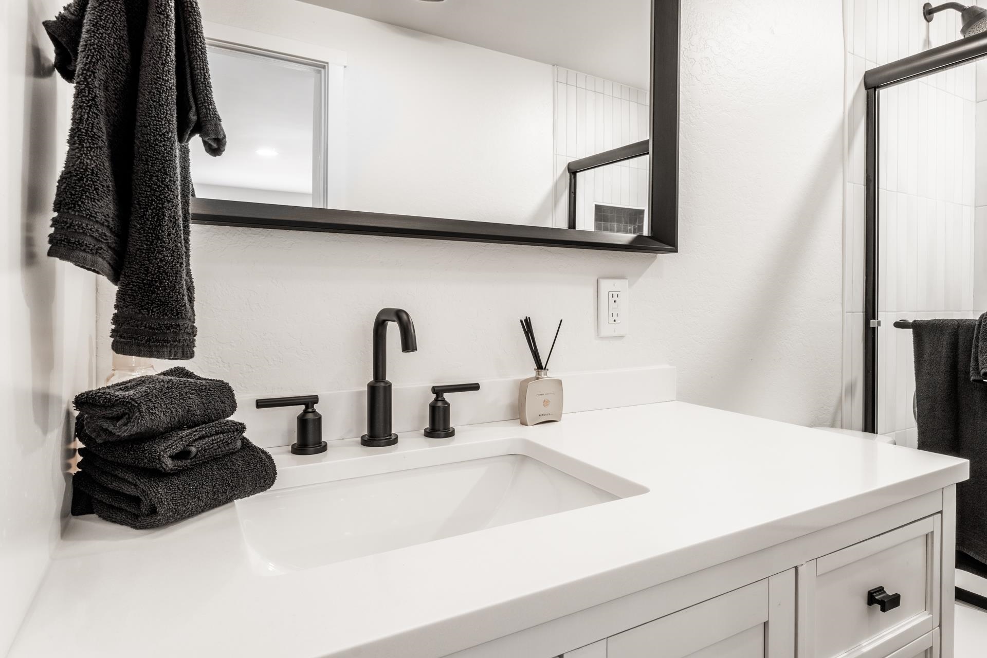 2289 Sierra Nevada Rd F-16