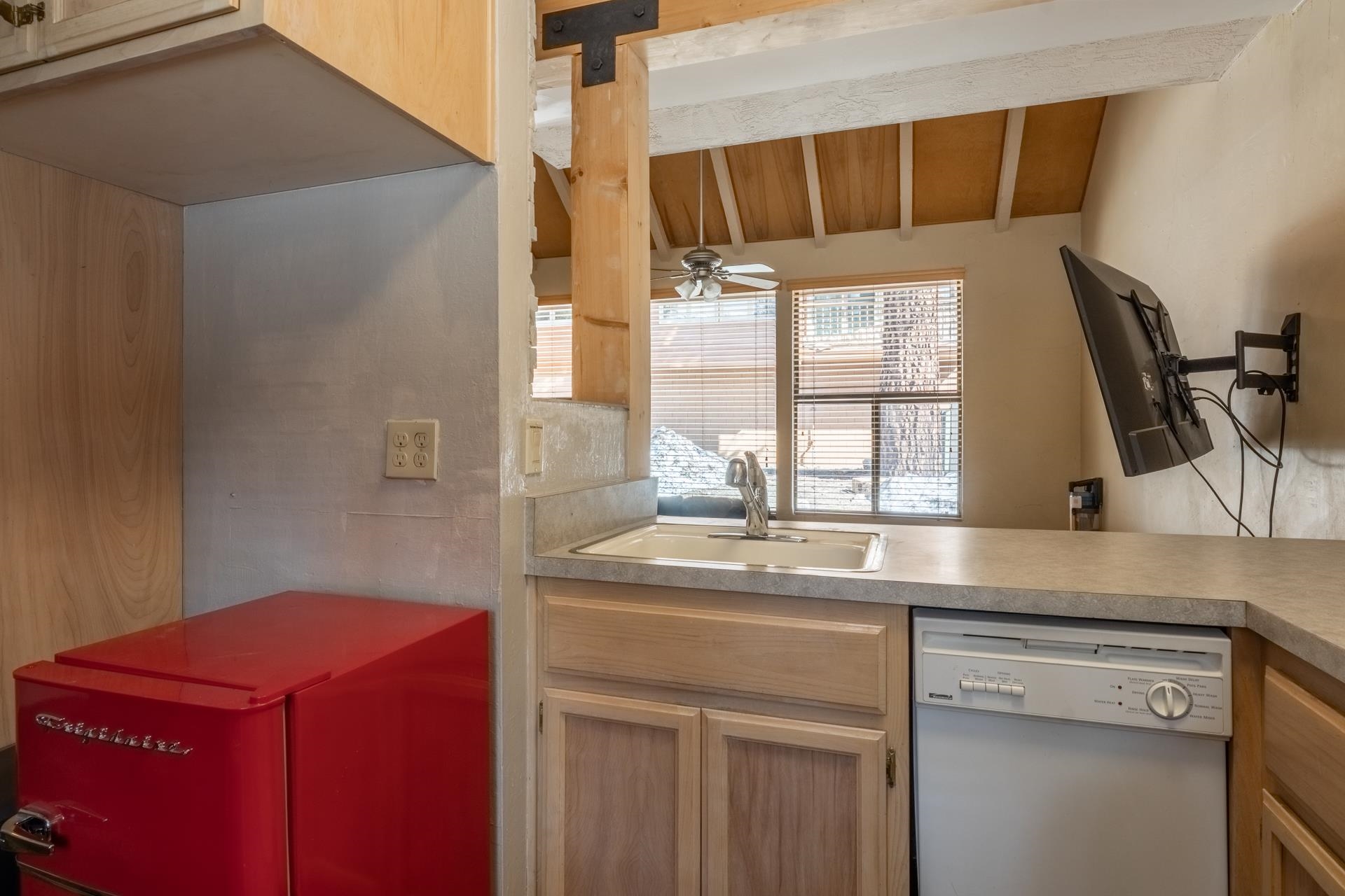 56 Davison #107 Unit: Conestoga #107