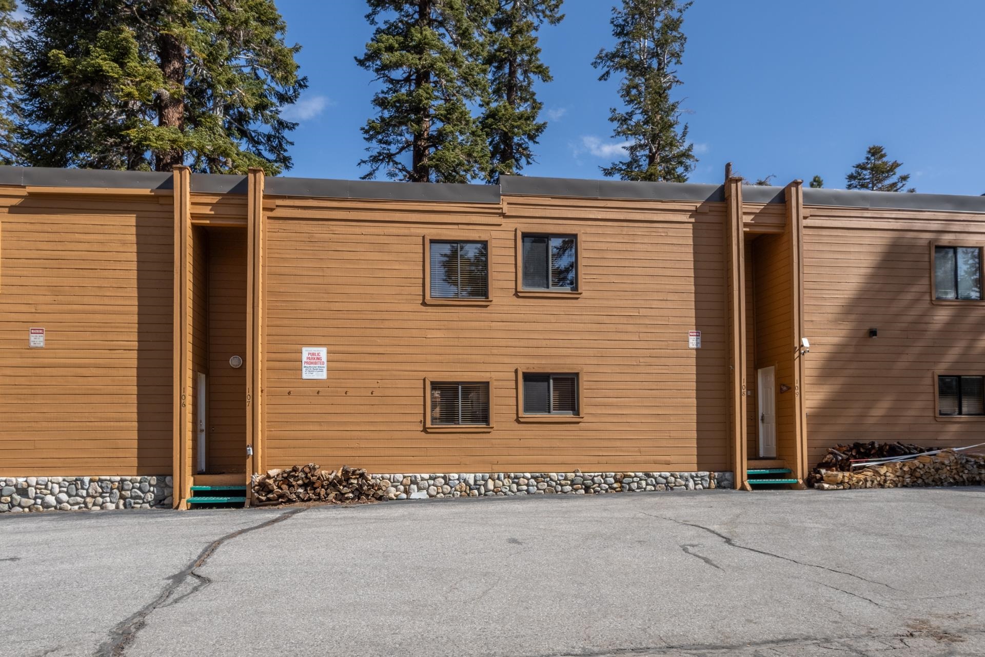 56 Davison #107 Unit: Conestoga #107