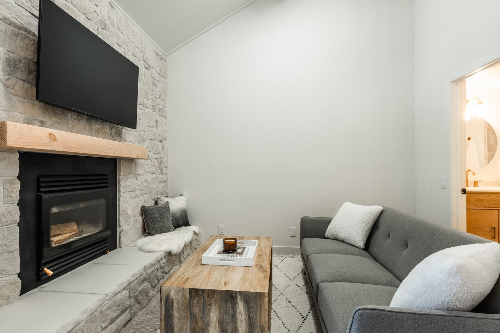 2289 Sierra Nevada Rd F-15