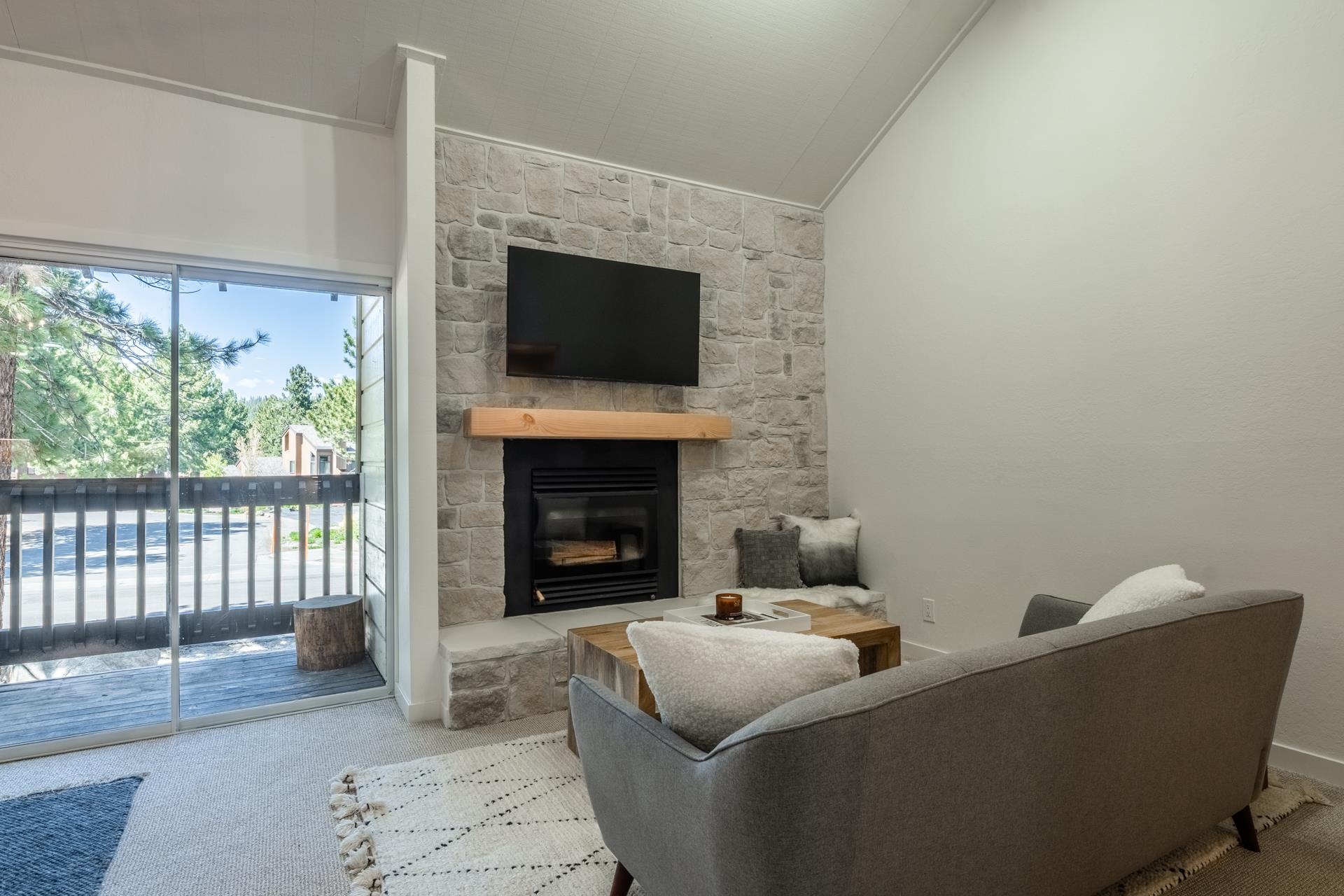 2289 Sierra Nevada Rd F-15