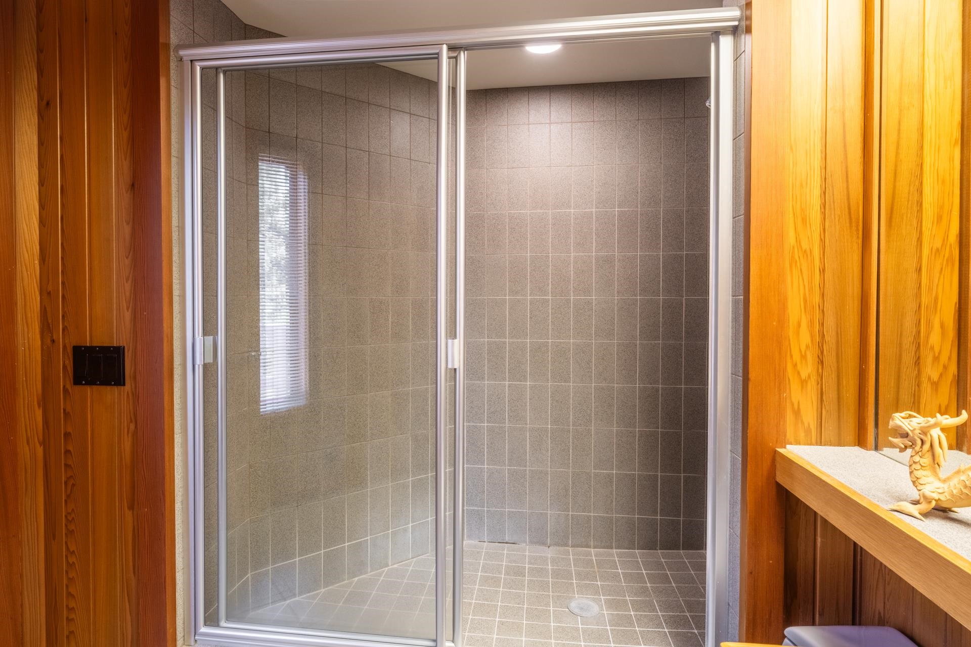 707 Creekview Place
