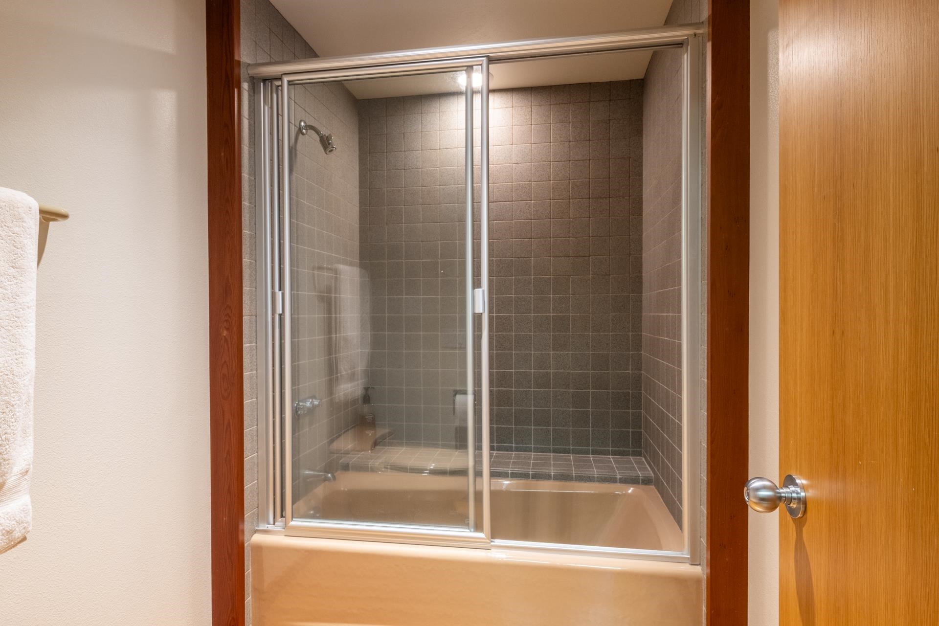 707 Creekview Place
