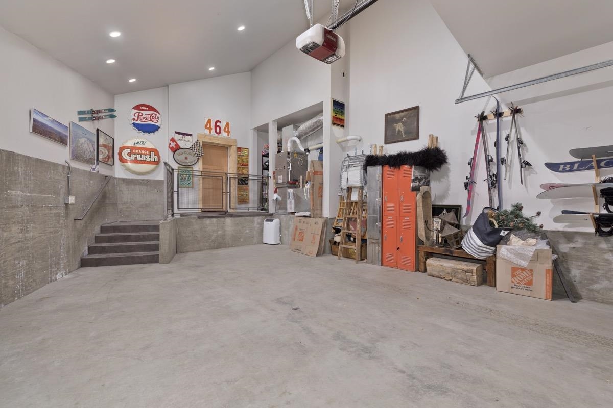 464 Canyon Blvd