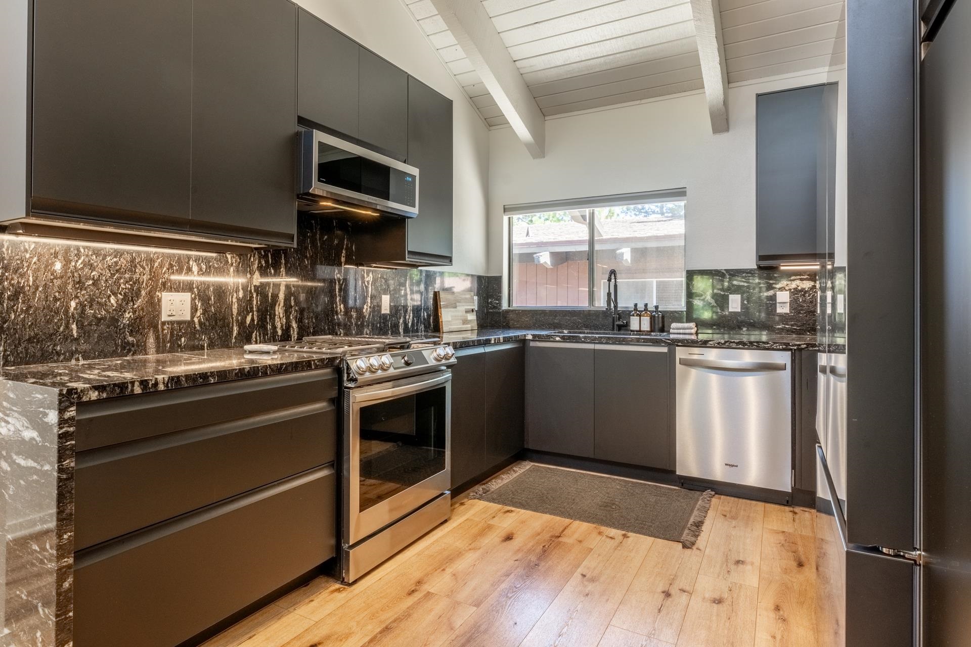 221 Canyon Blvd #114 Unit: Mammoth Estates #114