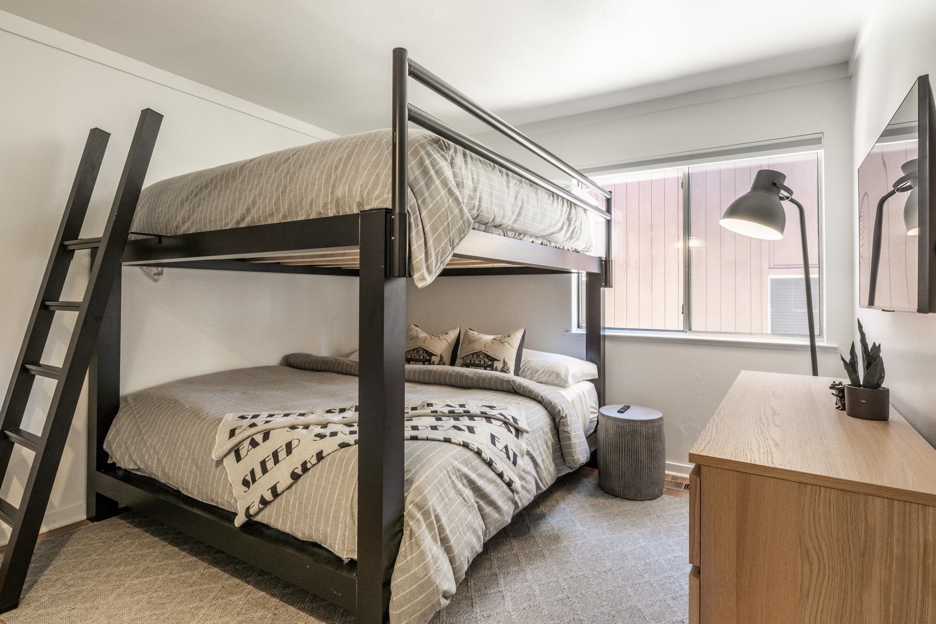 221 Canyon Blvd #114 Unit: Mammoth Estates #114