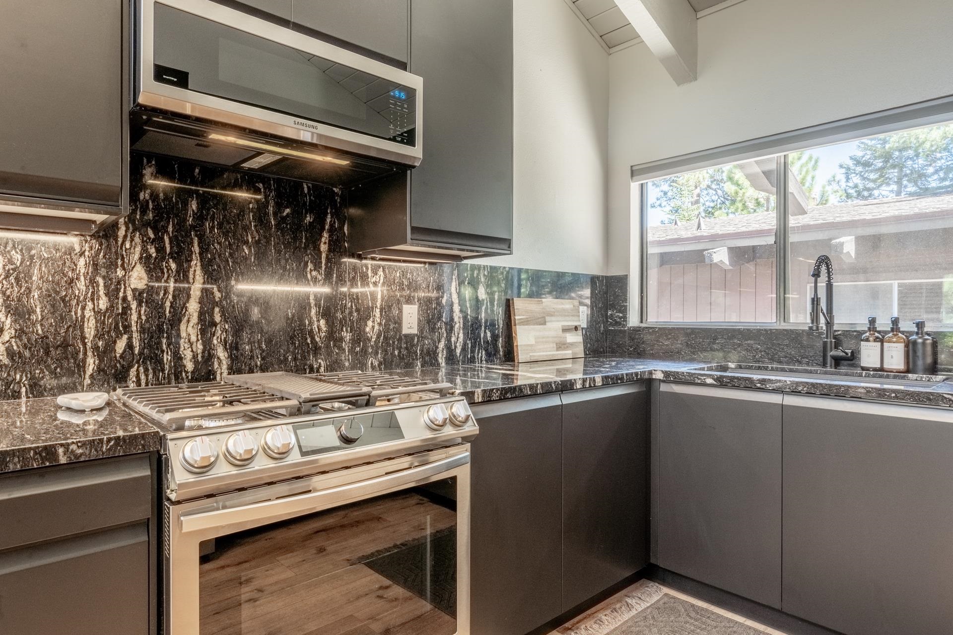 221 Canyon Blvd #114 Unit: Mammoth Estates #114