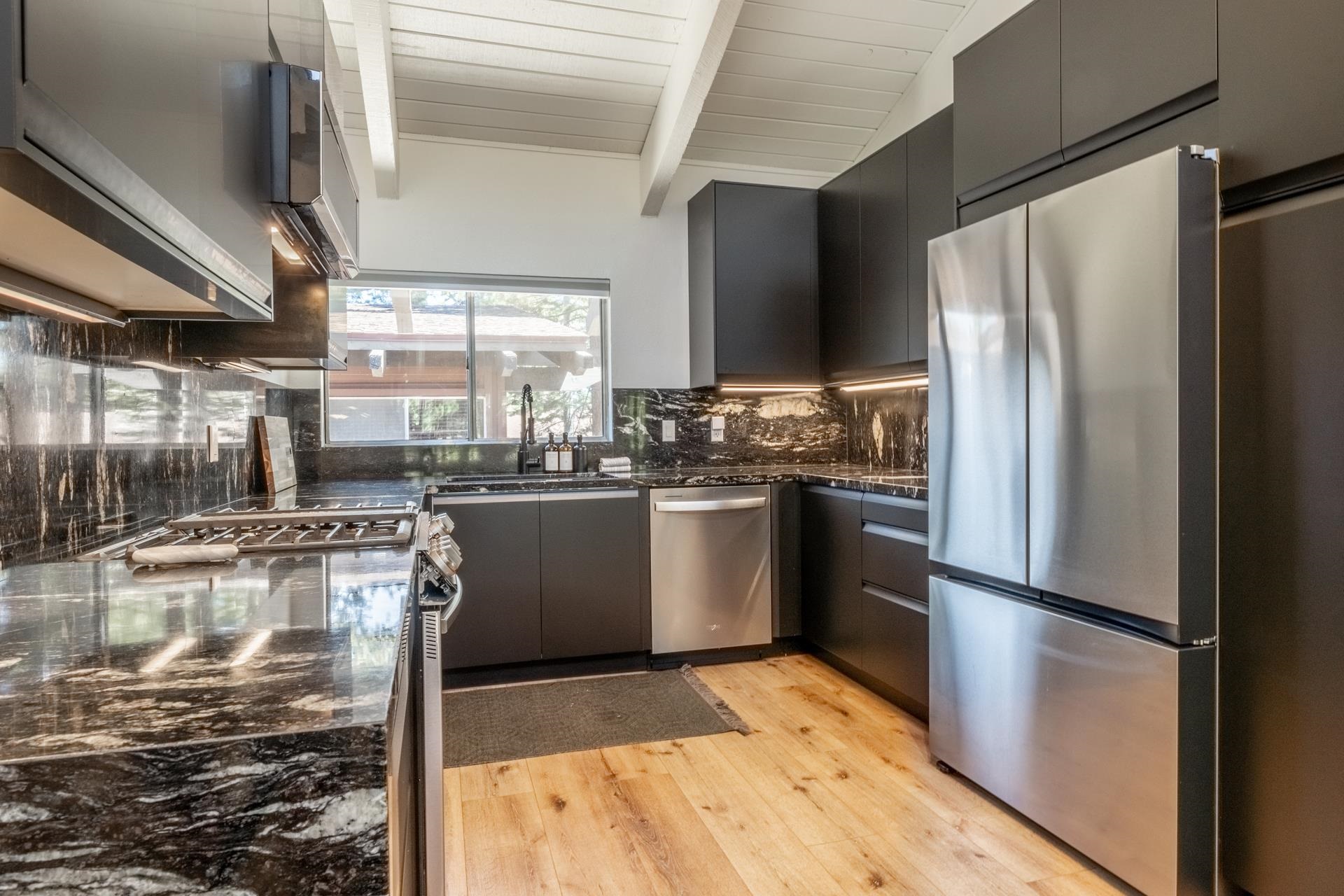 221 Canyon Blvd #114 Unit: Mammoth Estates #114