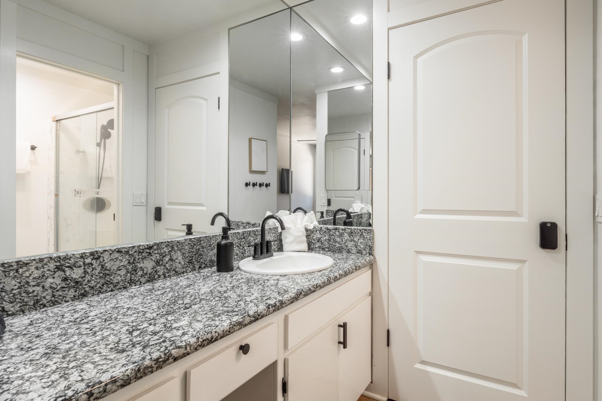 221 Canyon Blvd #114 Unit: Mammoth Estates #114