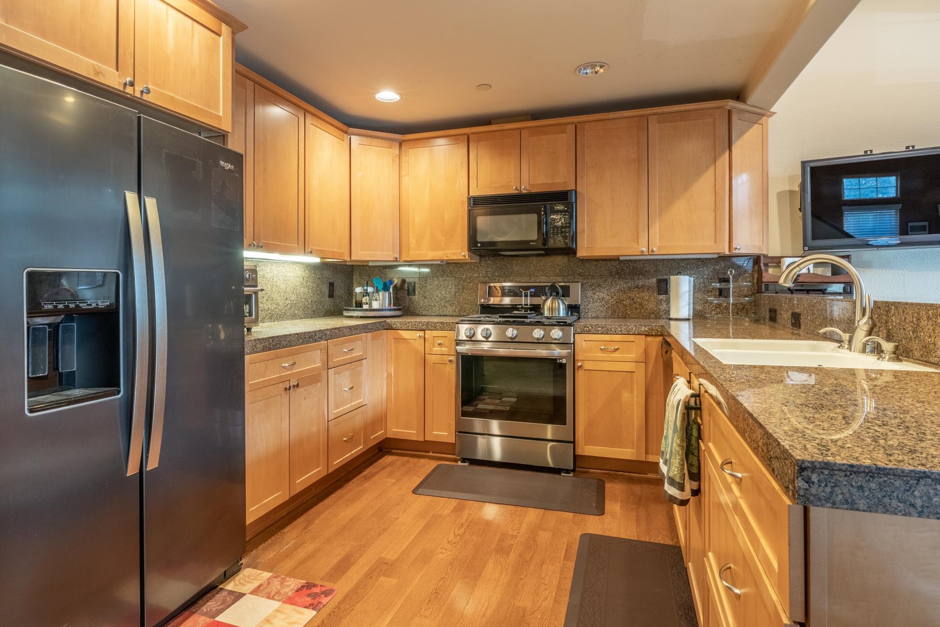463 Mono Street #1
