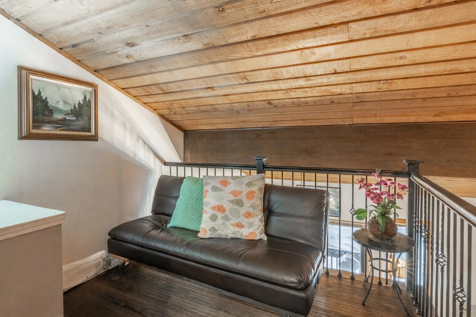 28 Sunshine Unit: 28