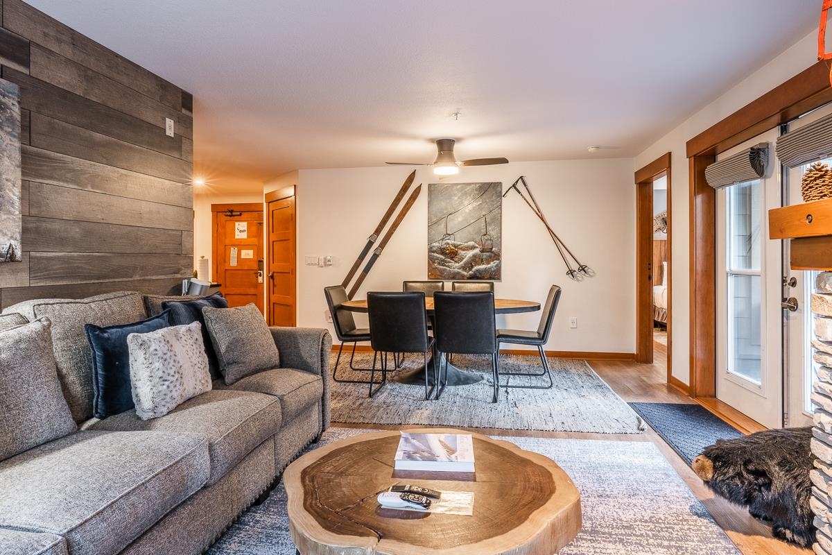 100 Canyon Blvd #3128