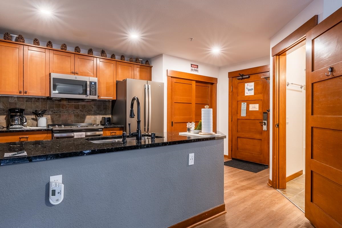 100 Canyon Blvd #3128