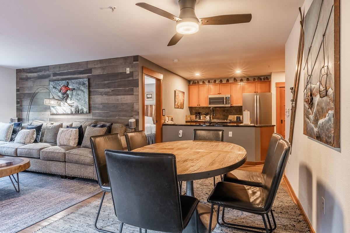 100 Canyon Blvd #3128