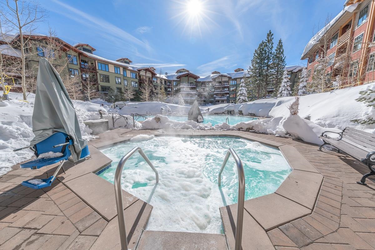 100 Canyon Blvd #3128