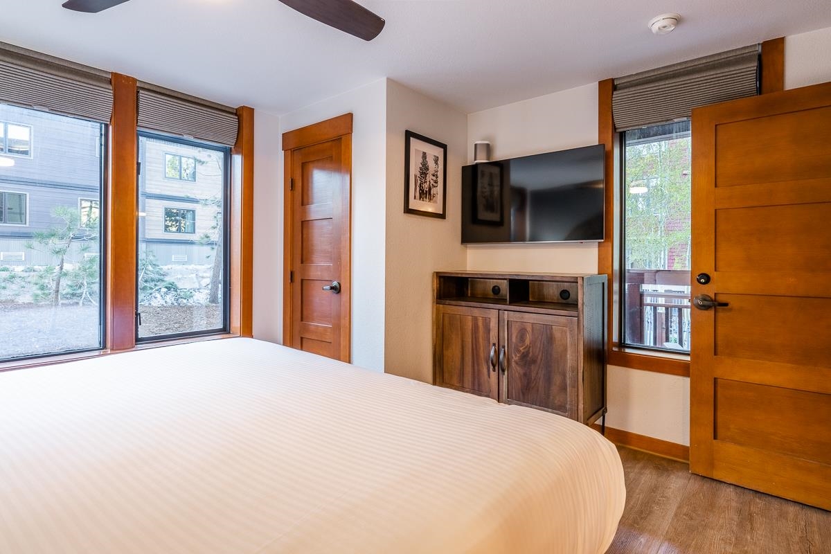 100 Canyon Blvd #3128