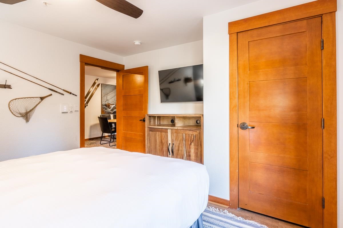 100 Canyon Blvd #3128