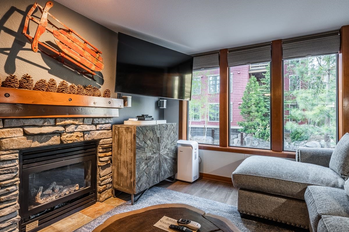 100 Canyon Blvd #3128