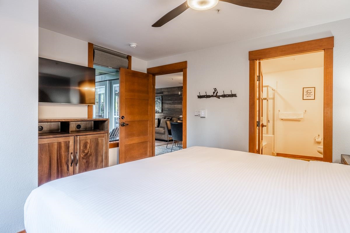 100 Canyon Blvd #3128