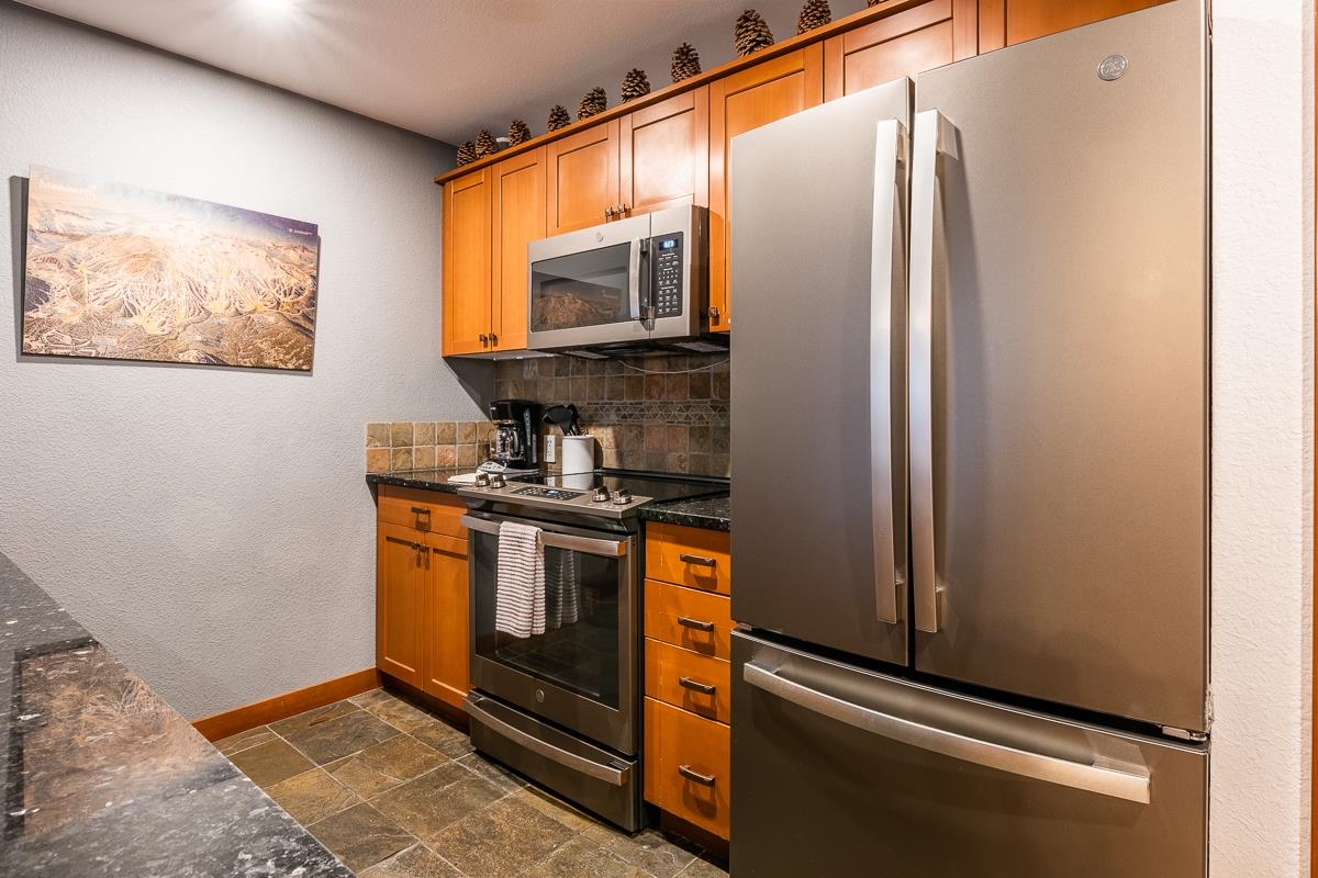 100 Canyon Blvd #3128
