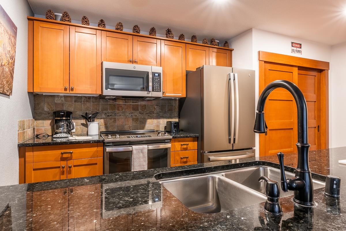 100 Canyon Blvd #3128