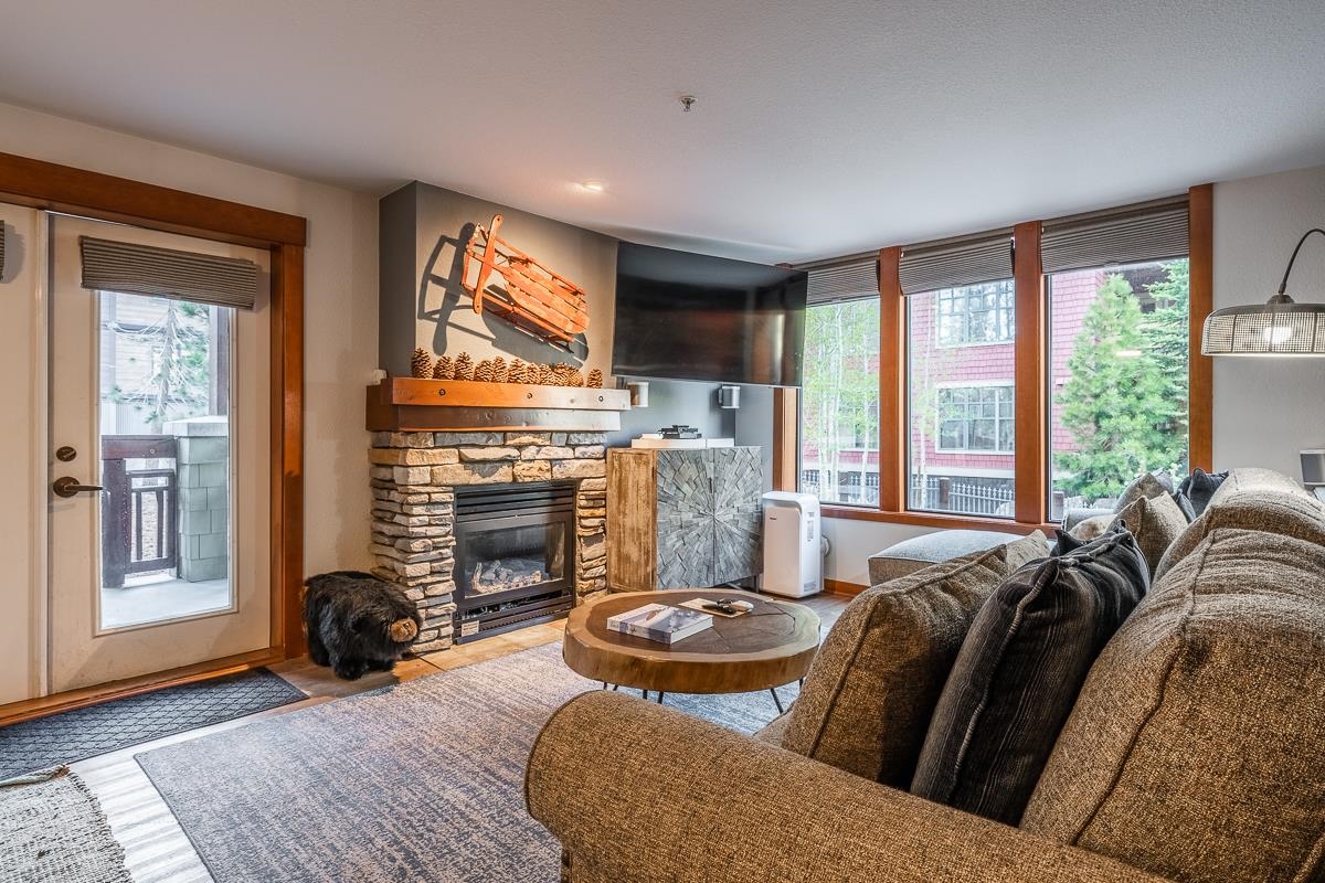 100 Canyon Blvd #3128