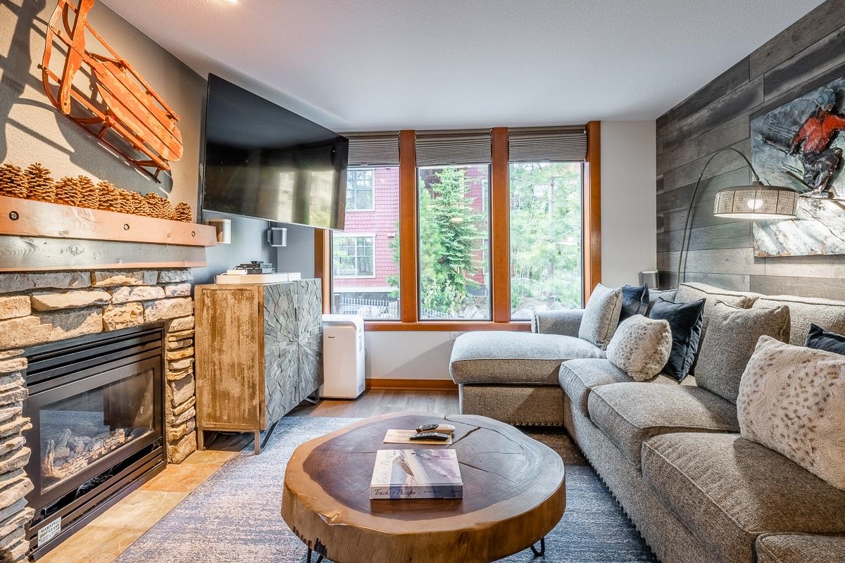 100 Canyon Blvd #3128