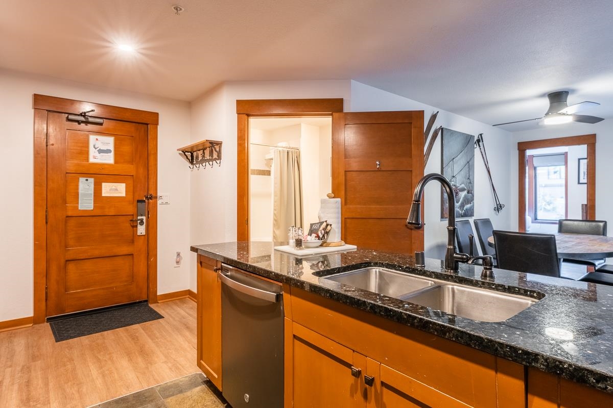 100 Canyon Blvd #3128