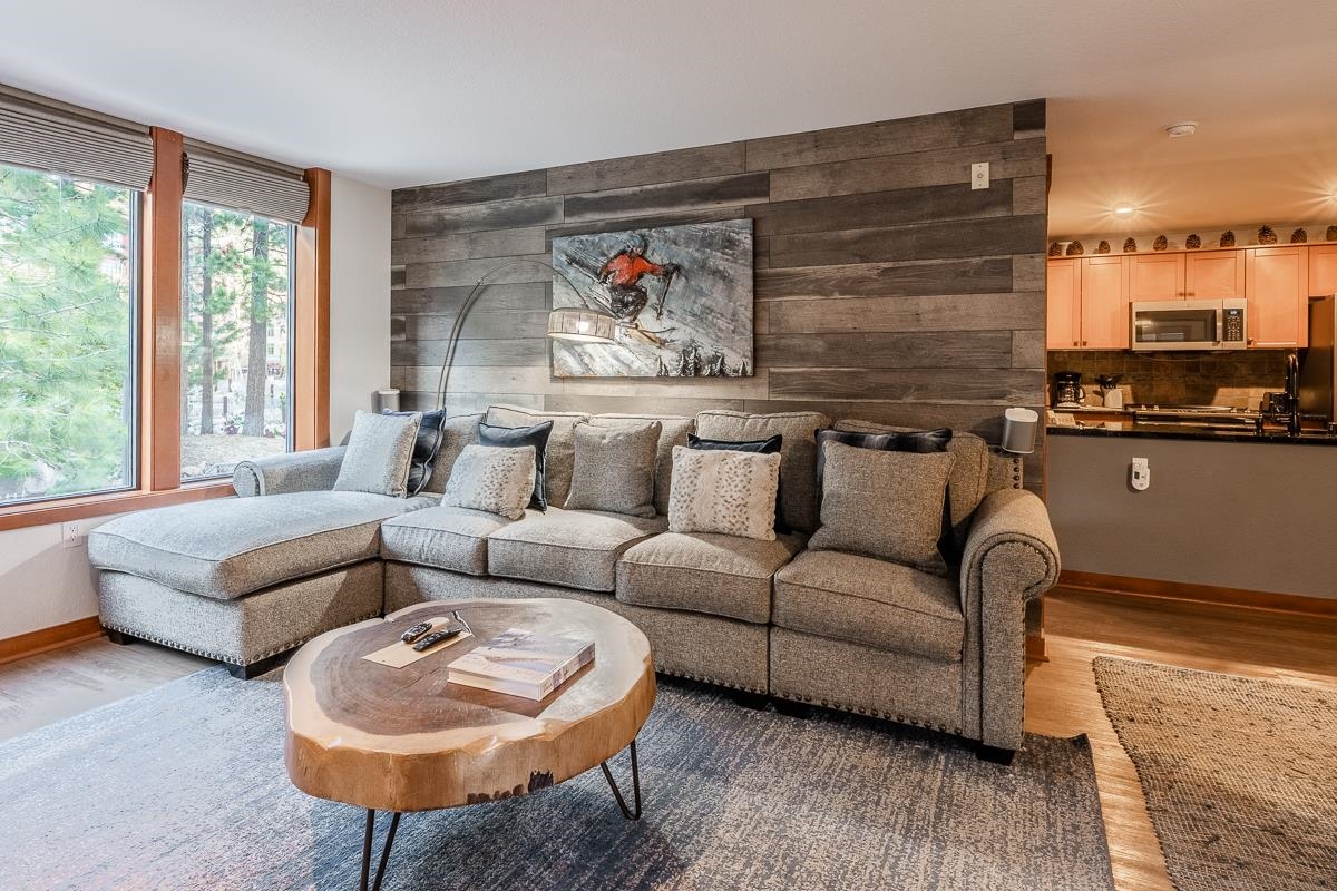 100 Canyon Blvd #3128