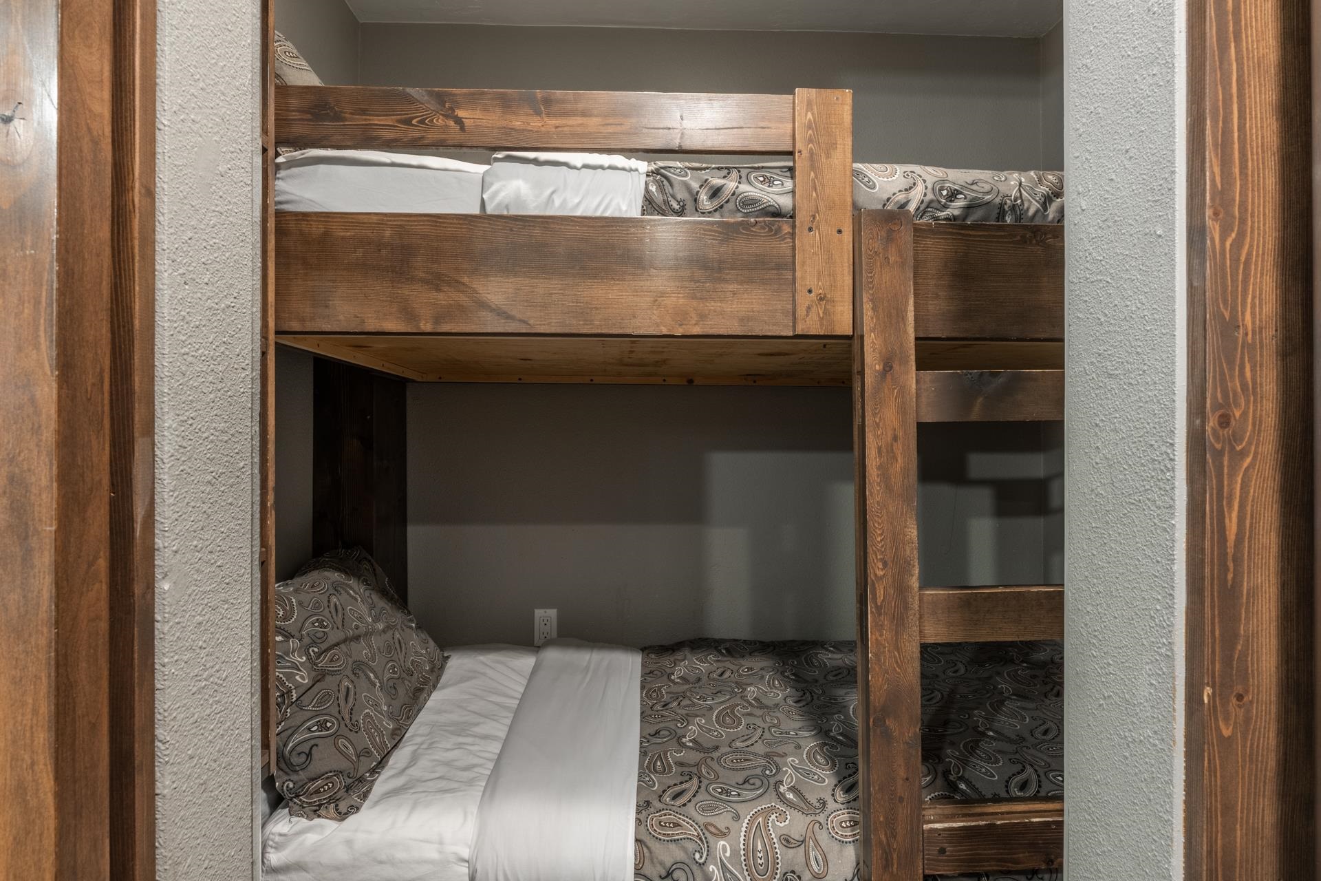 2499 Sierra Nevada S-1 Road Unit: S-1