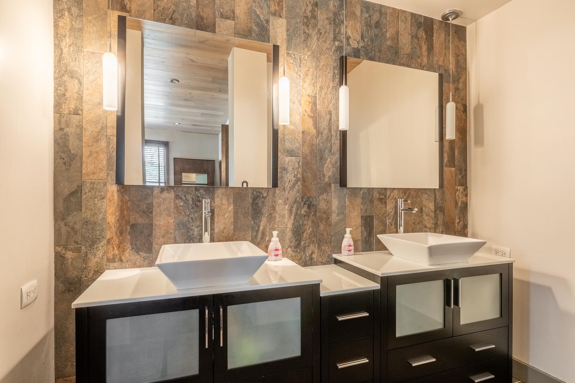 877 Par Court Unit: 877