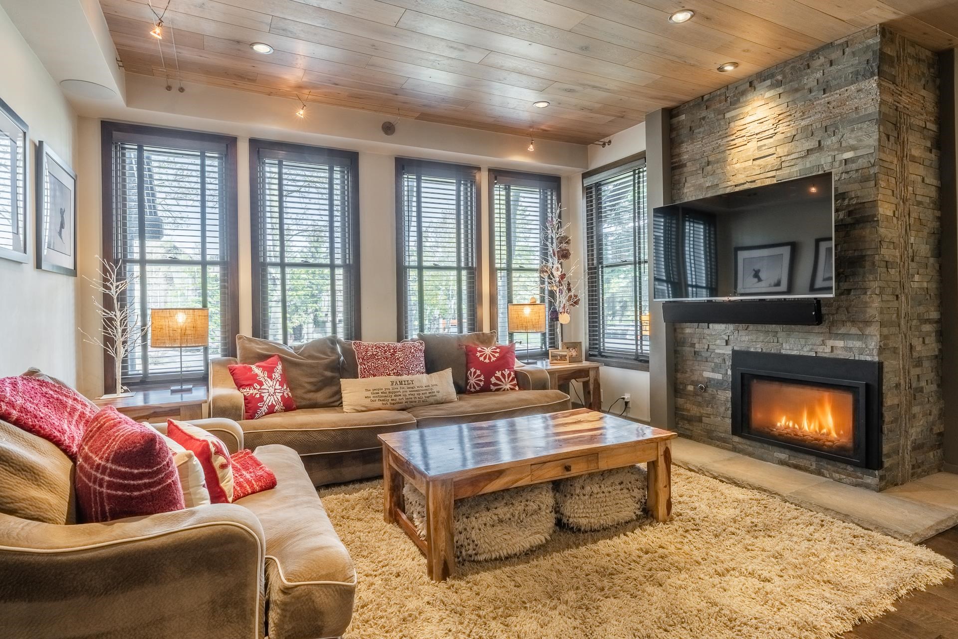 877 Par Court Unit: 877