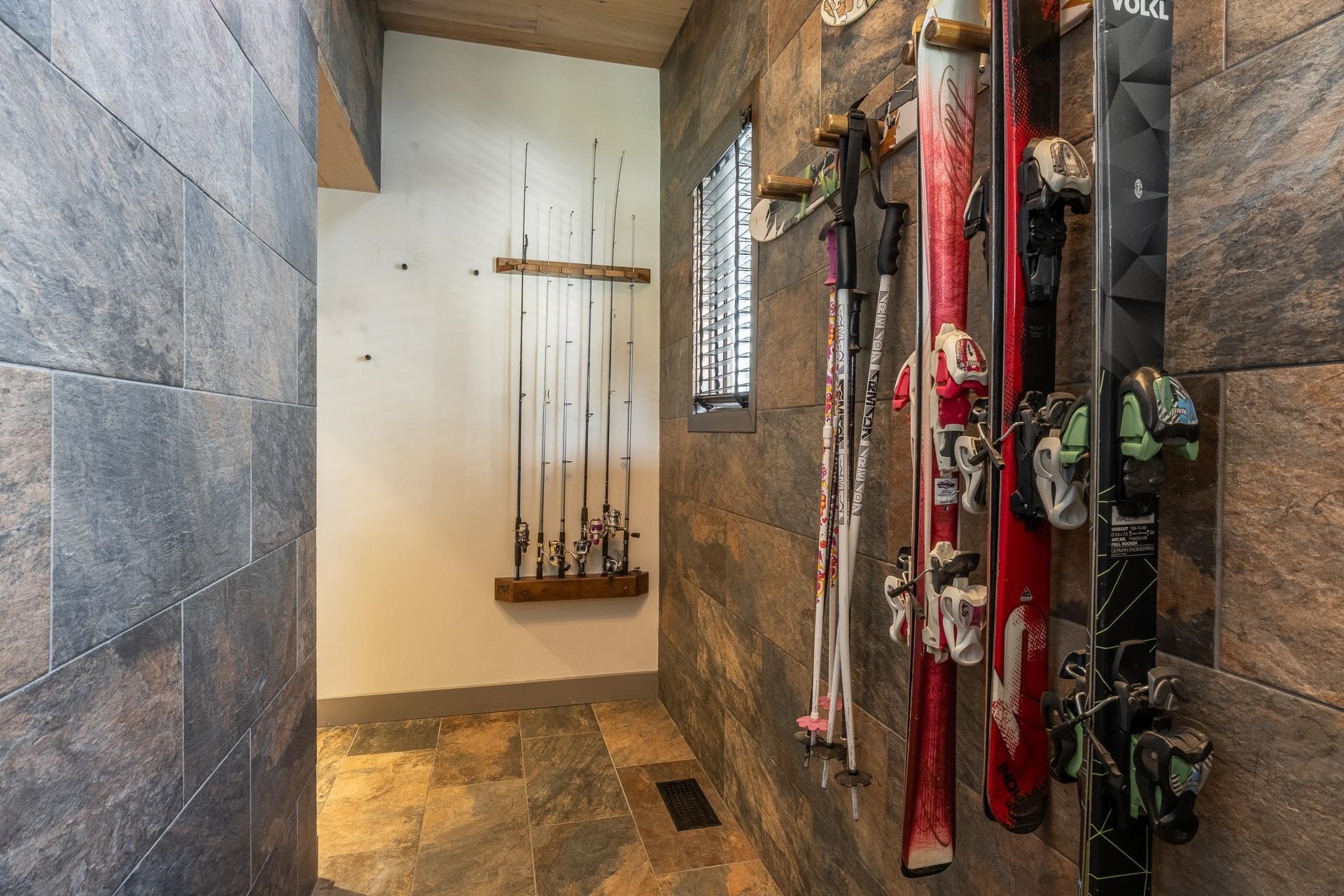 877 Par Court Unit: 877