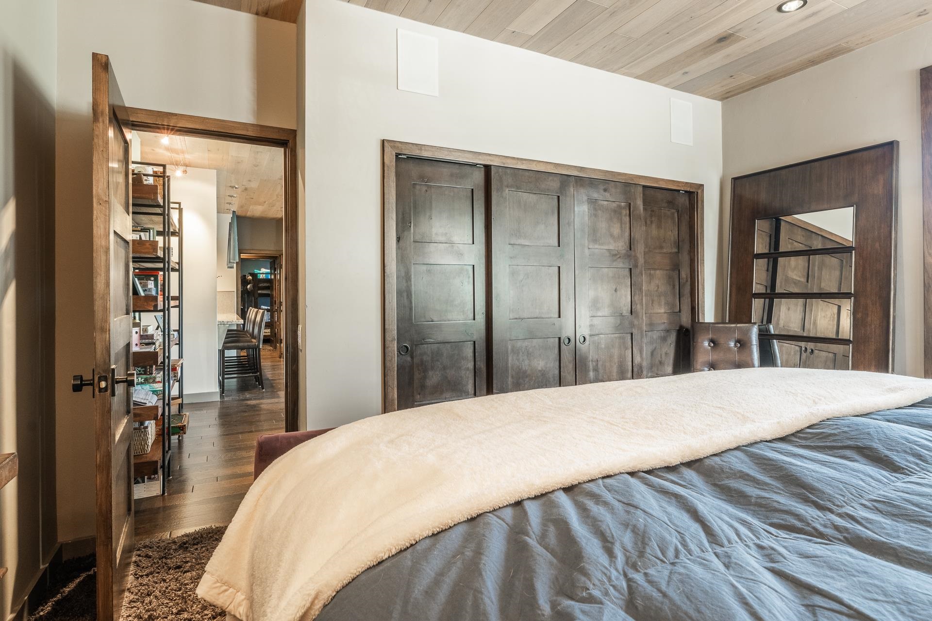 877 Par Court Unit: 877