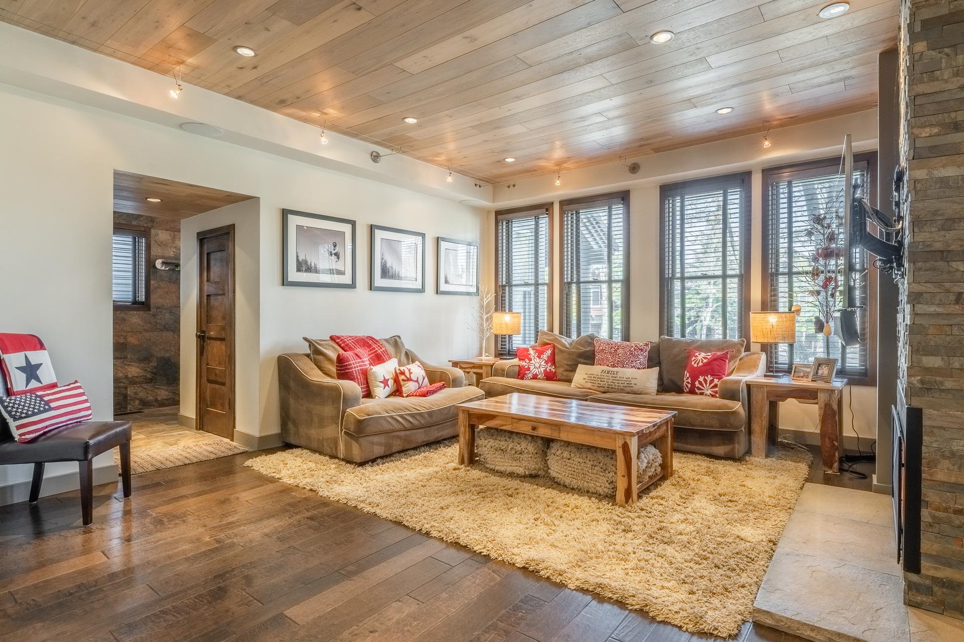 877 Par Court Unit: 877