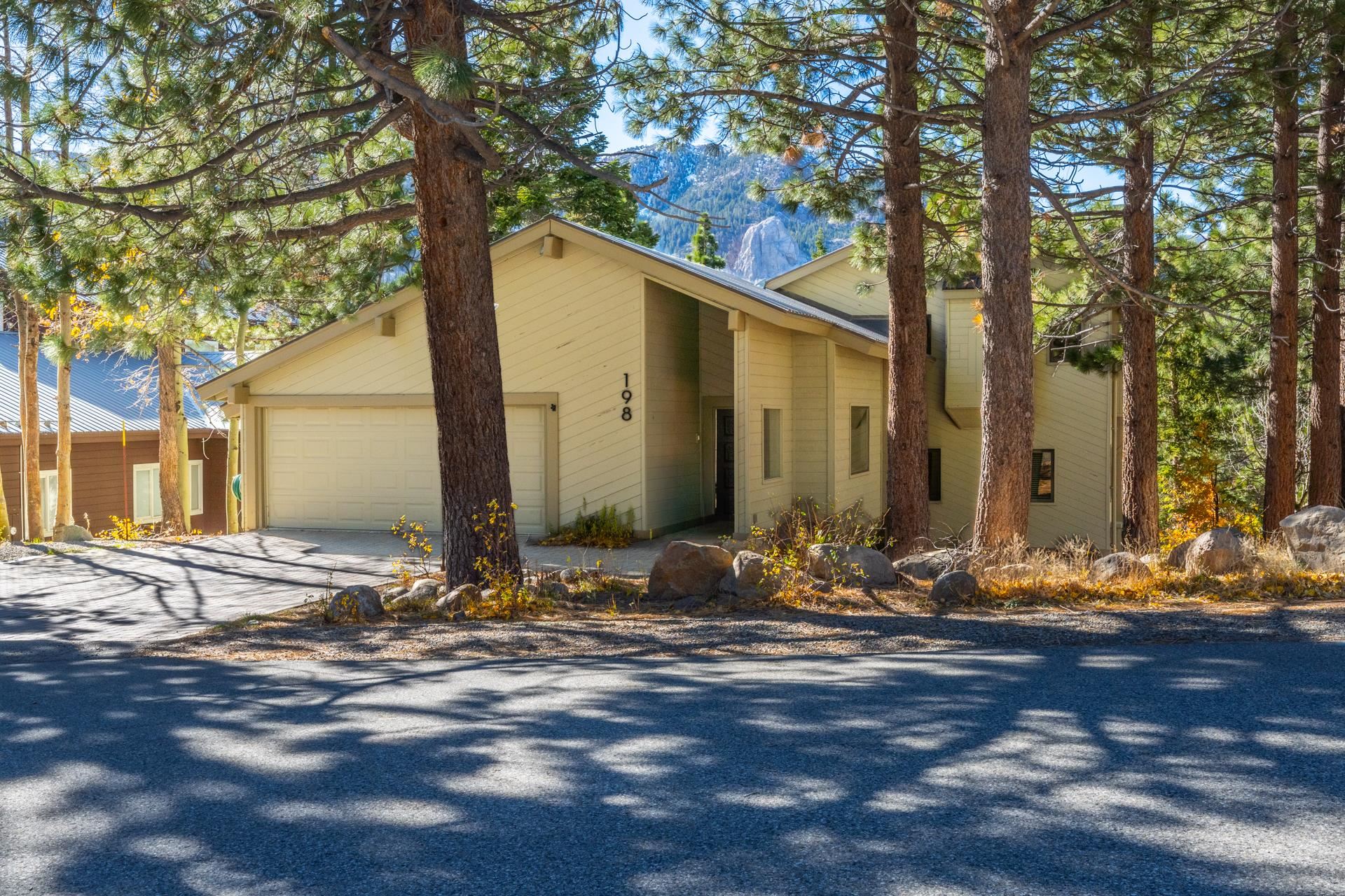 198 Valley Vista