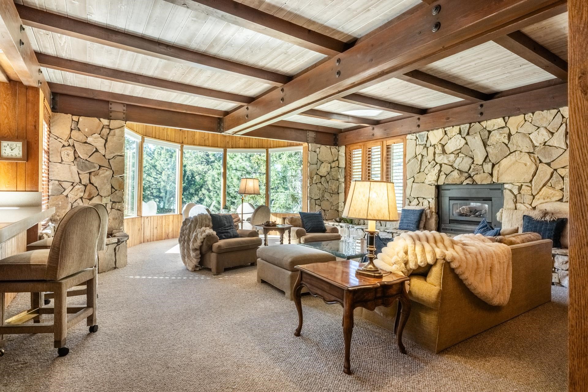 198 Valley Vista