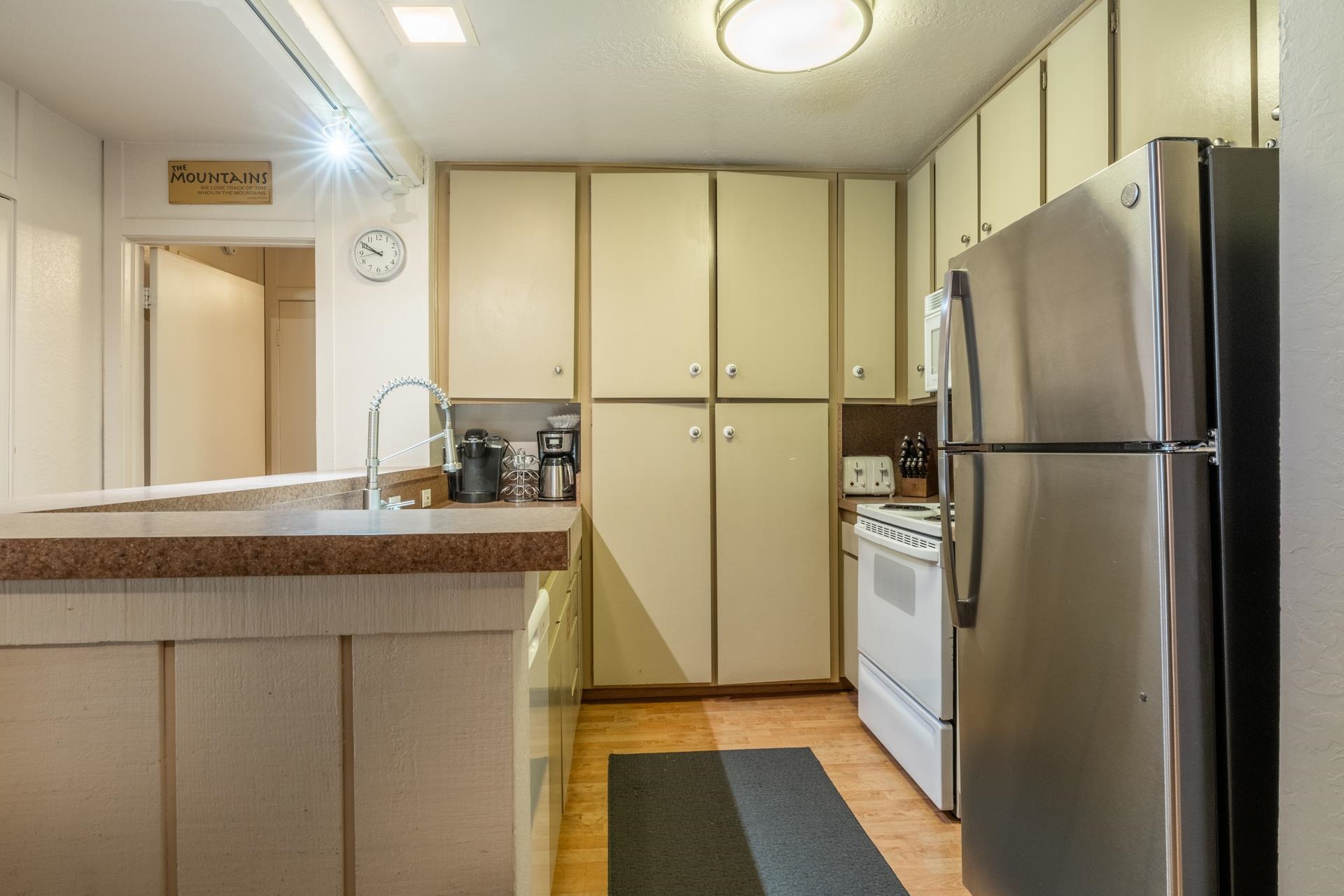 3253 Meridian Blvd. E-16