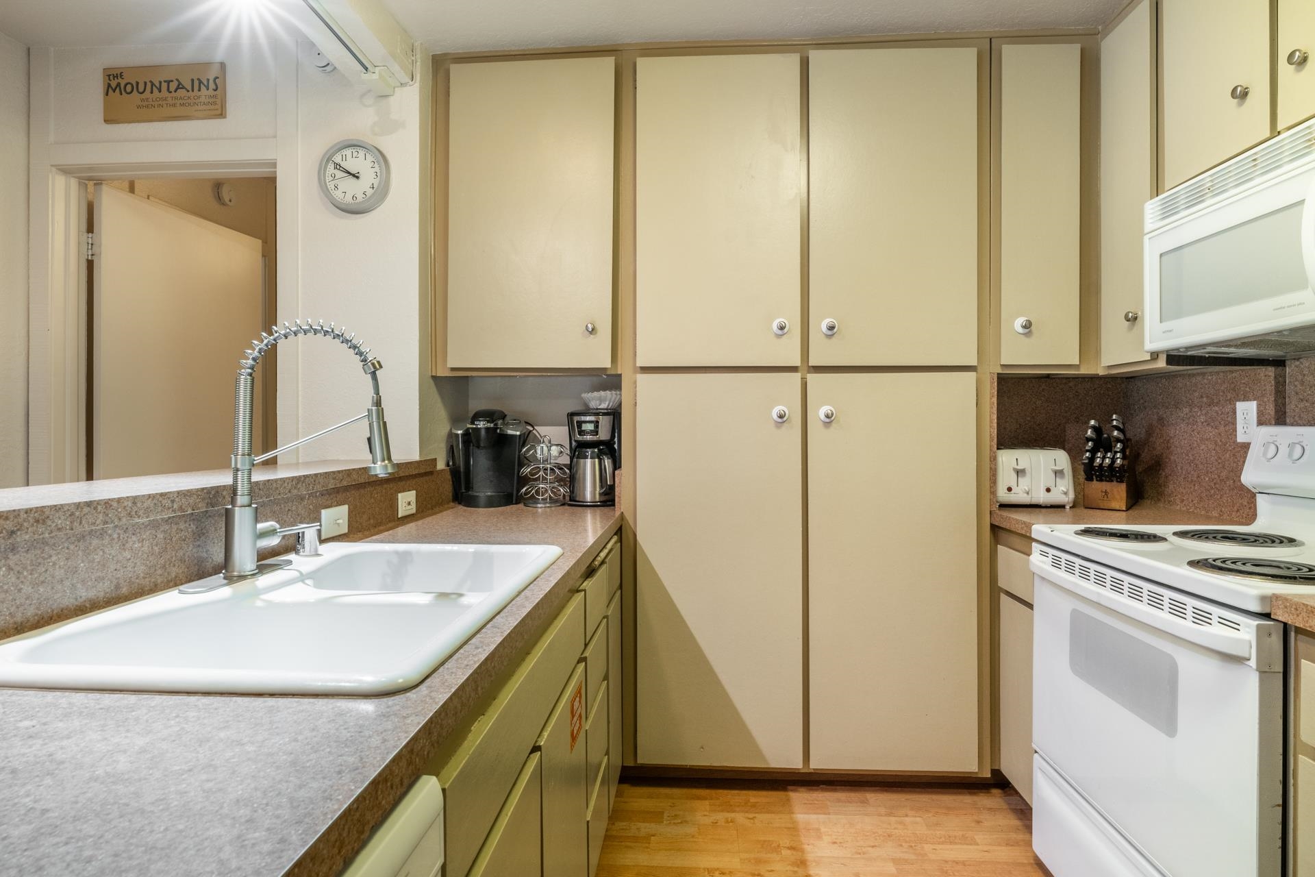 3253 Meridian Blvd. E-16