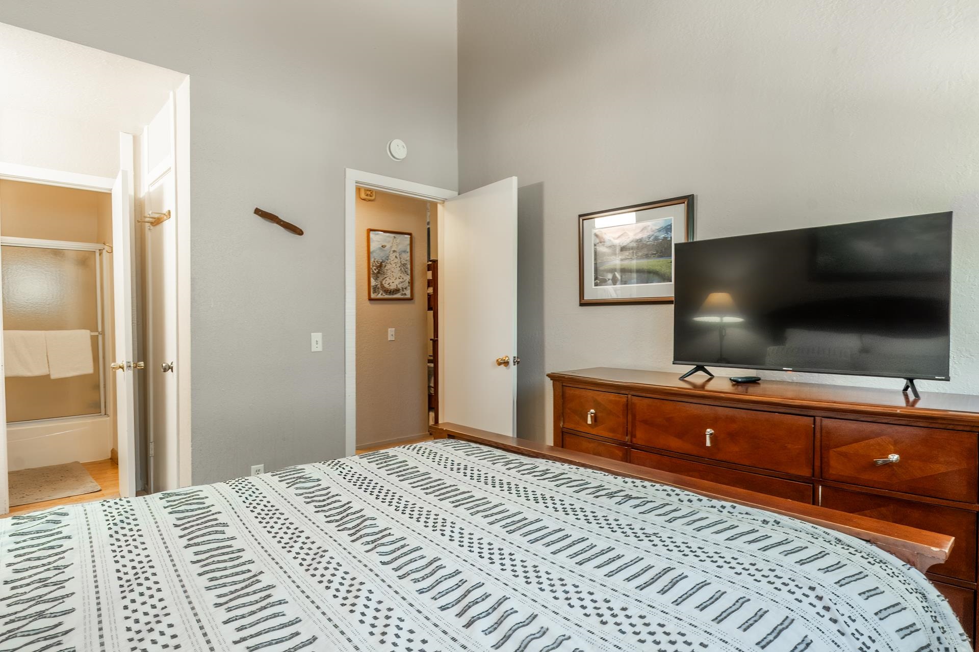 3253 Meridian Blvd. E-16