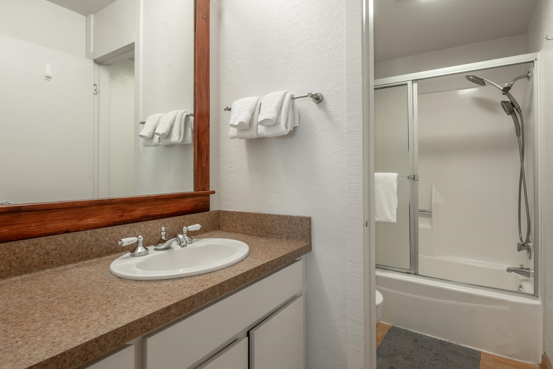 3253 Meridian Blvd. E-16