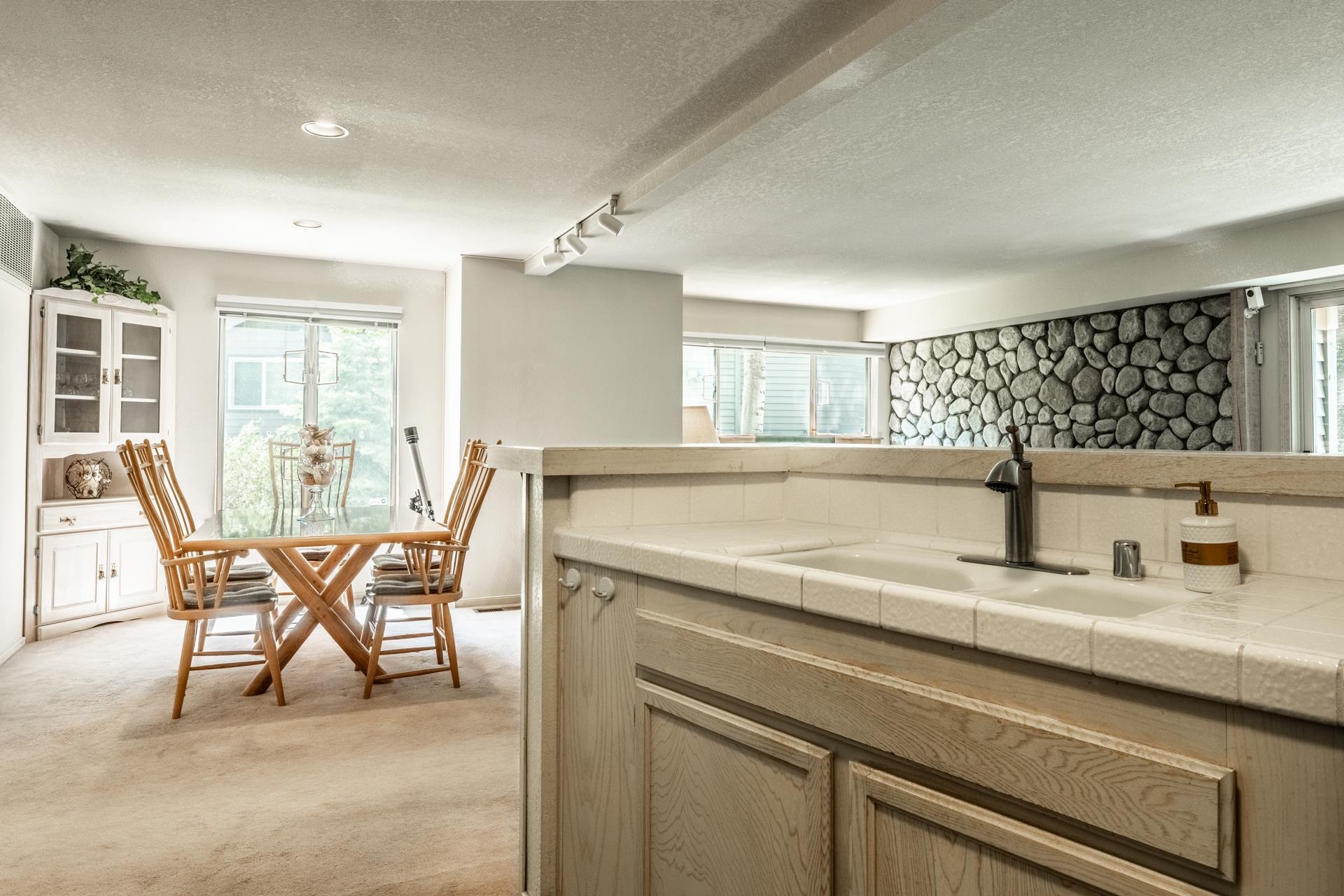 609 Golden Creek Rd Unit: 609