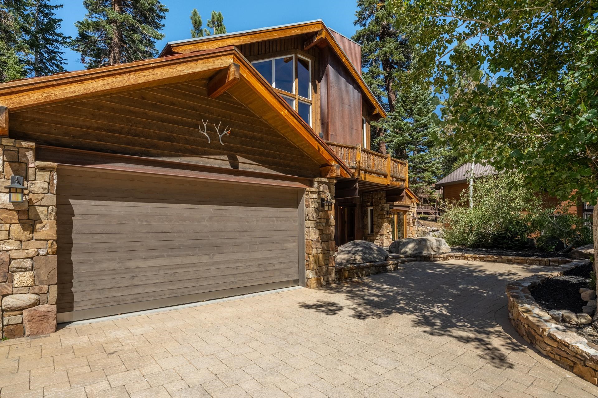 464 Canyon Blvd